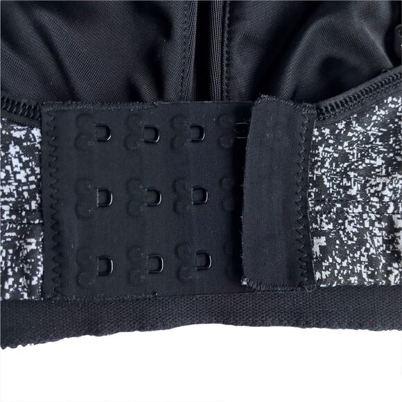 Lululemon Ta Ta Tamer III Rio Mist White Black Size 36 Sports Bra Multiway Top - Picture 10 of 16